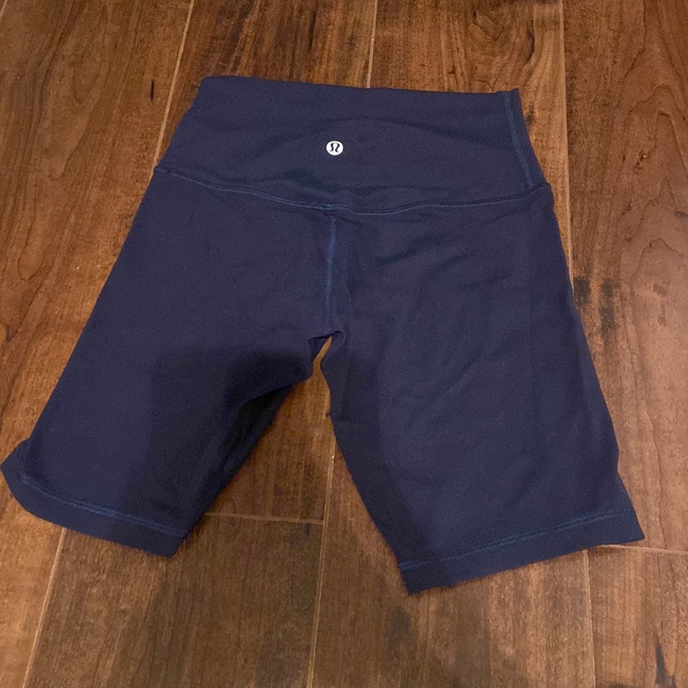 Lululemon Highrise yoga align 8” shorts